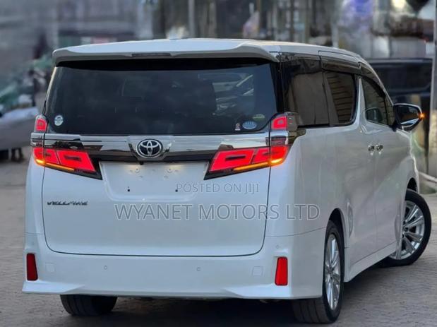 Toyota Vellfire 2019 White - thumbnail 2