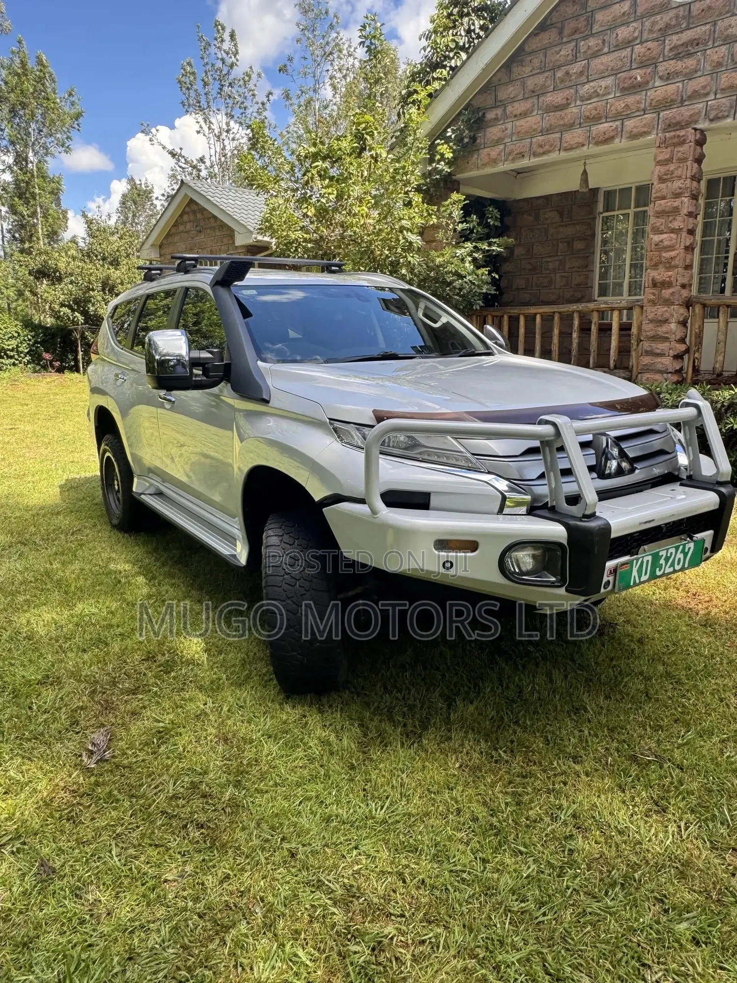 Mitsubishi Pajero Sport 2022 Off white