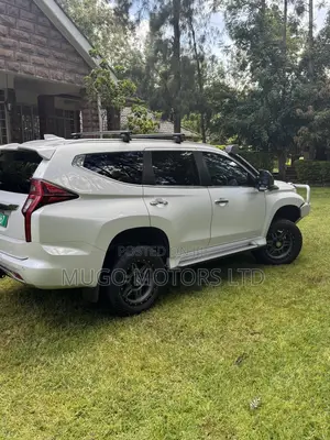 Mitsubishi Pajero Sport 2022 Off white
