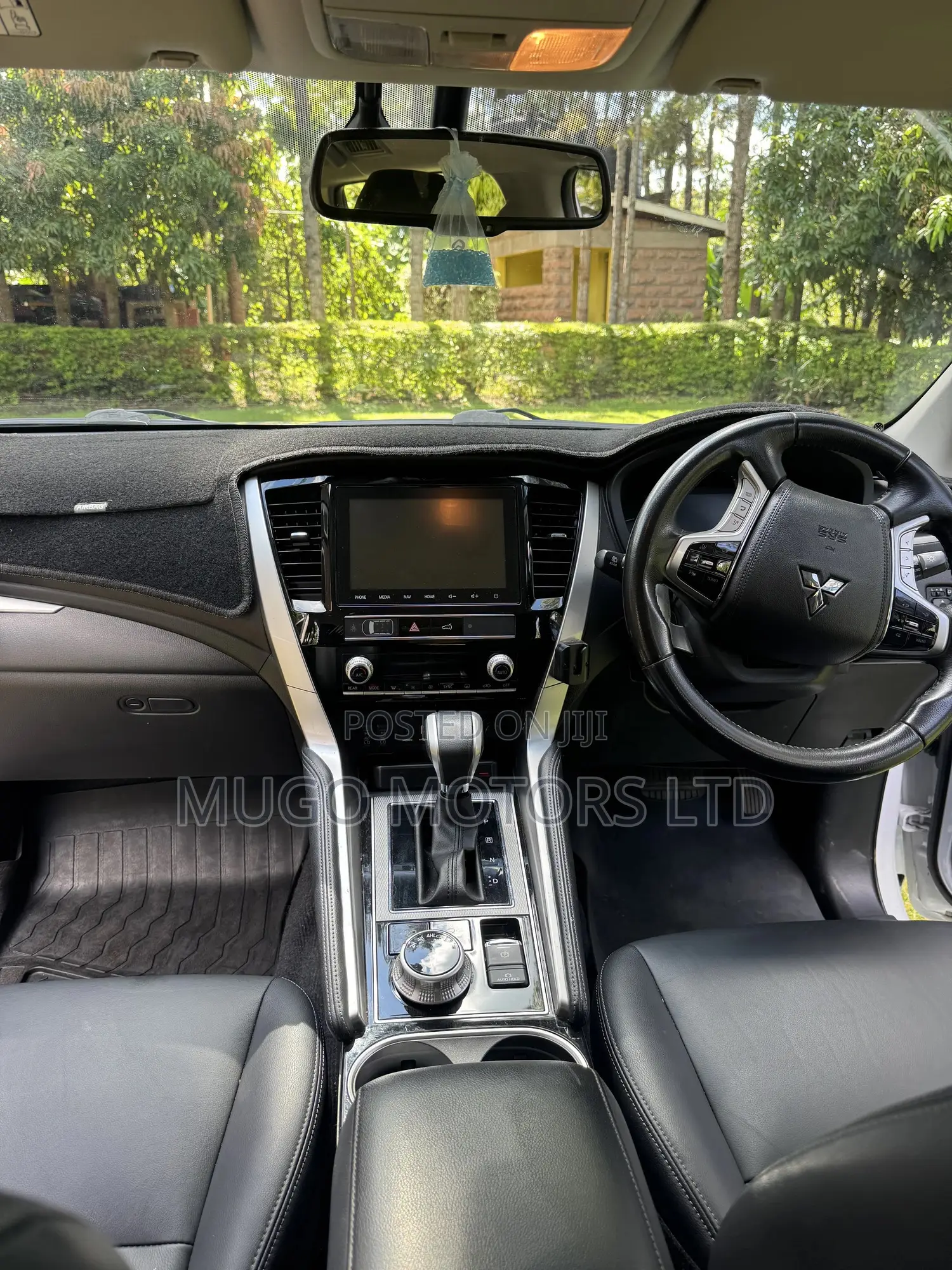 Mitsubishi Pajero Sport 2022 Off white