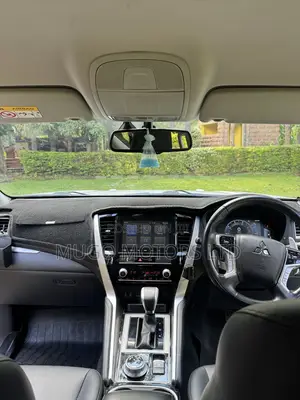 Mitsubishi Pajero Sport 2022 Off white