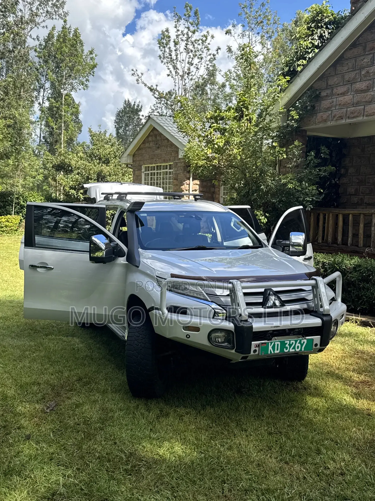 Mitsubishi Pajero Sport 2022 Off white