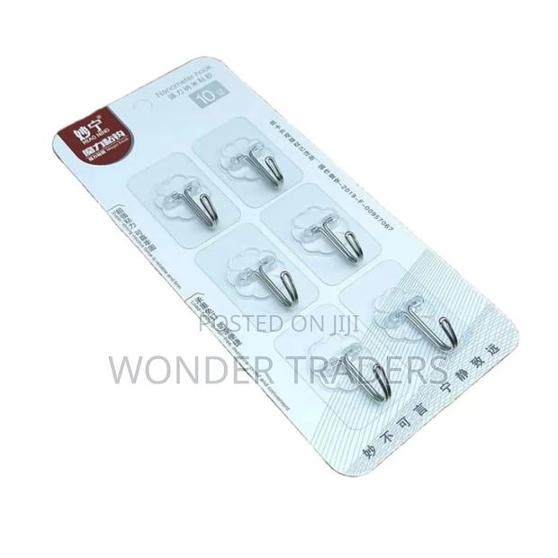 .6pcs Punchfree Wall Sticker Hooks.