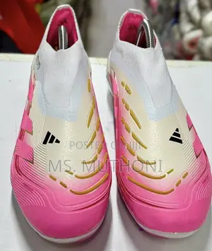 Firm Ground Laceless a . Predator Soccer Boots Size 40-45