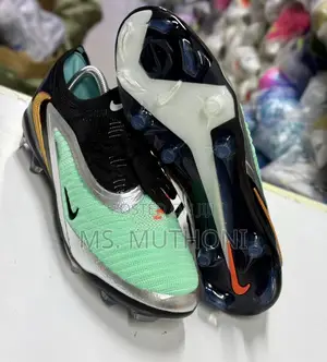 New High Quality Nike Phantom Gx Ii Elite Soccer Boots.