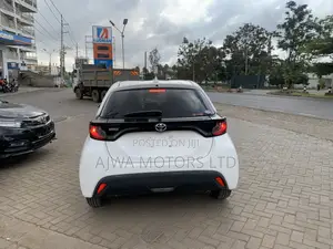 Toyota Yaris 1.5 Sedan L 2020 White