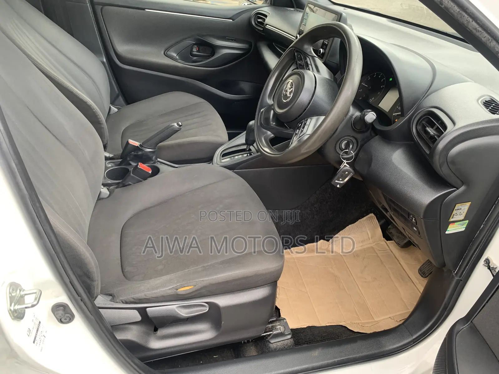 Toyota Yaris 1.5 Sedan L 2020 White