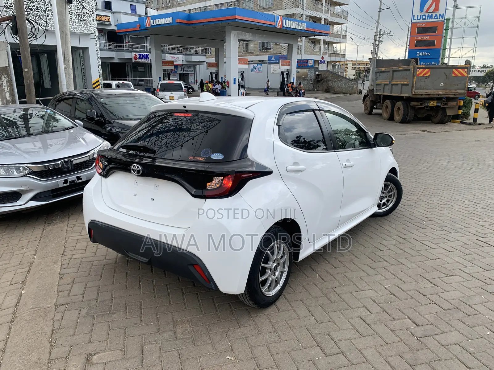 Toyota Yaris 1.5 Sedan L 2020 White