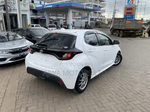 Toyota Yaris 1.5 Sedan L 2020 White