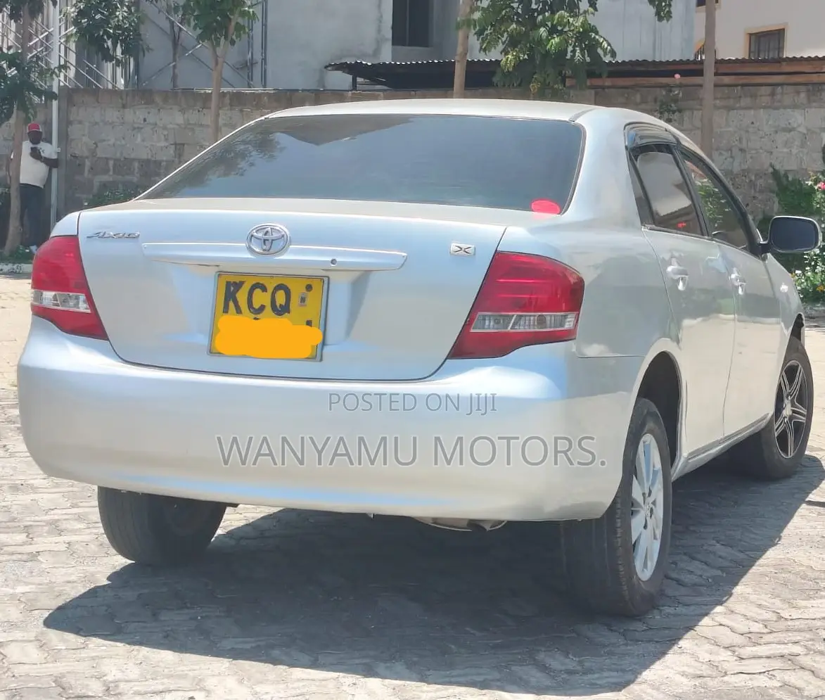 Toyota Axio 2011 Silver