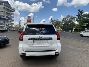 Toyota Land Cruiser Prado 2.8 2021 White