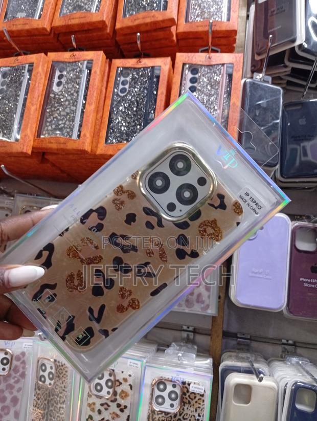 Leopard-Print Glitter Case for the iPhone 15 Pro Max. - thumbnail 2
