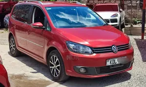 Volkswagen Touran 2016 Red