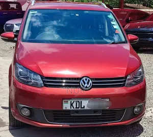 Volkswagen Touran 2016 Red
