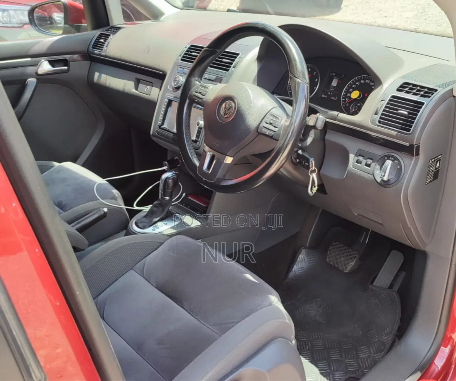 Volkswagen Touran 2016 Red