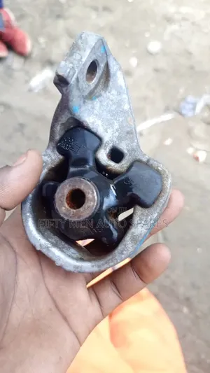 Subaru Outback Front Engine Mounting
