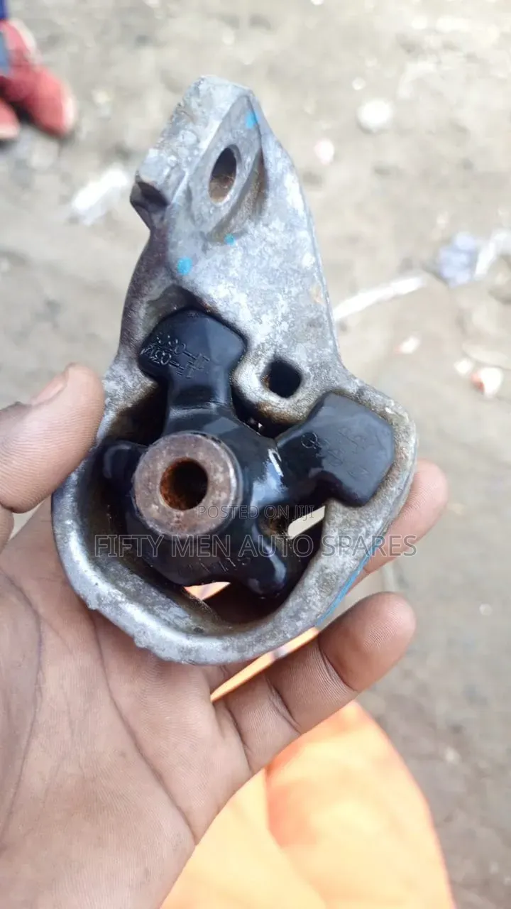 Subaru Outback Front Engine Mounting