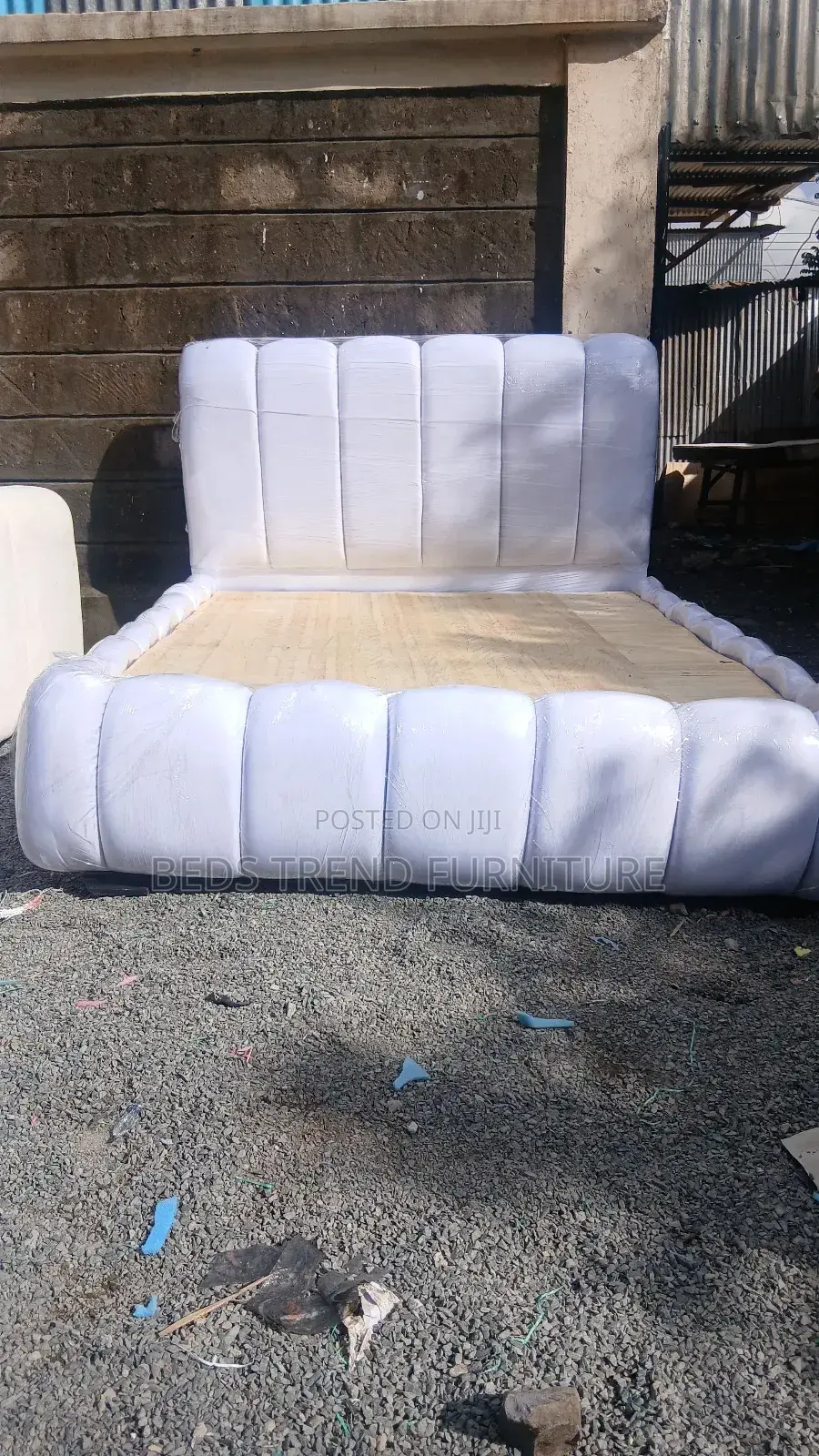 5by6 Luxe Bubble Upholstered Bed.