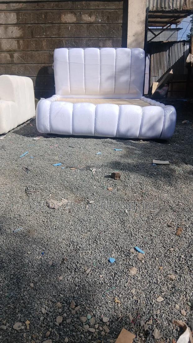 5by6 Luxe Bubble Upholstered Bed. - thumbnail 2