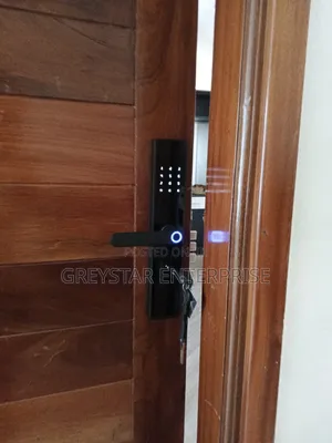 Tuya Smart Hotel Smart Door Lock Digital Fingerprint Password Unlock