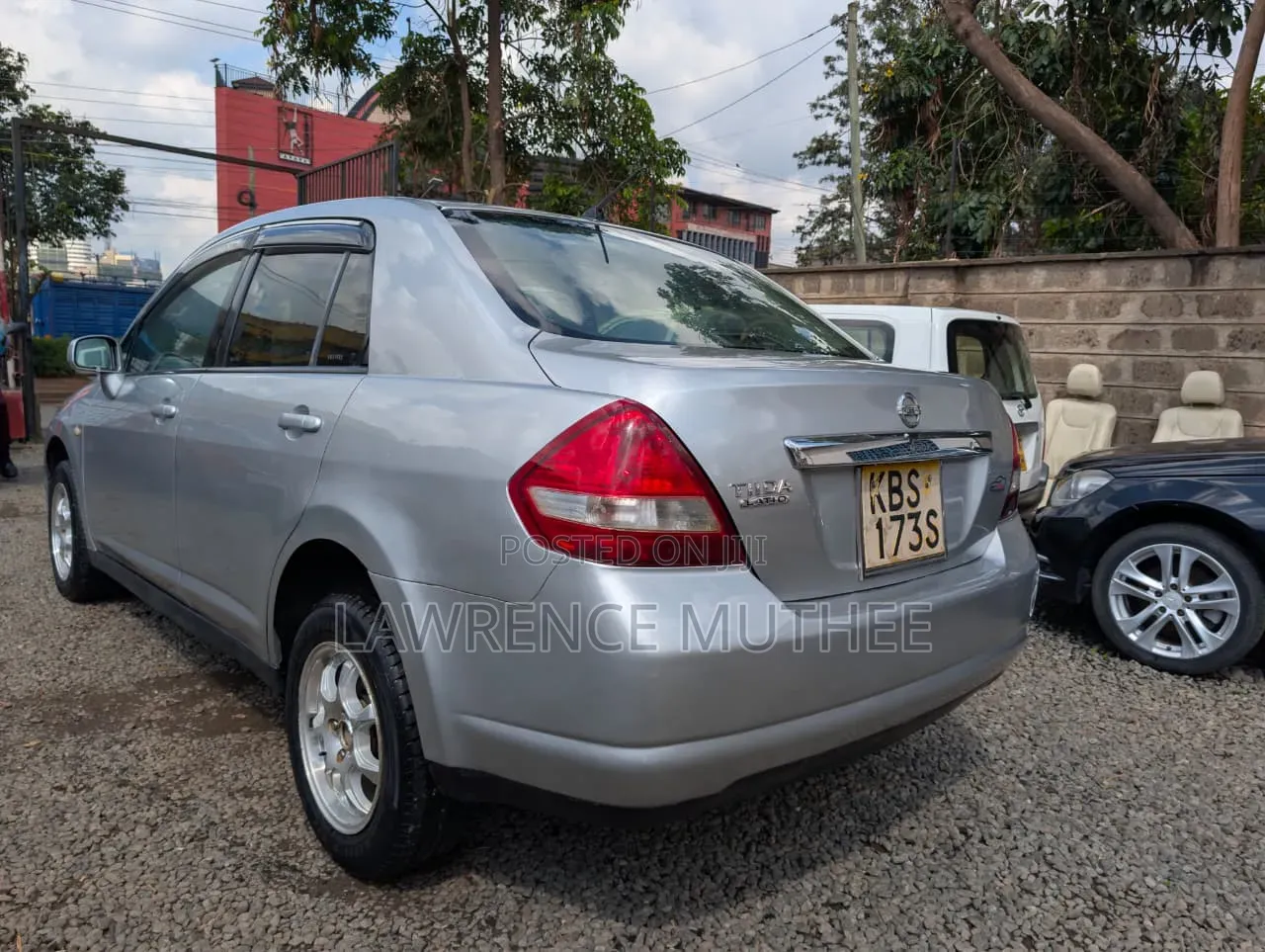 Nissan Tiida 2005 Silver