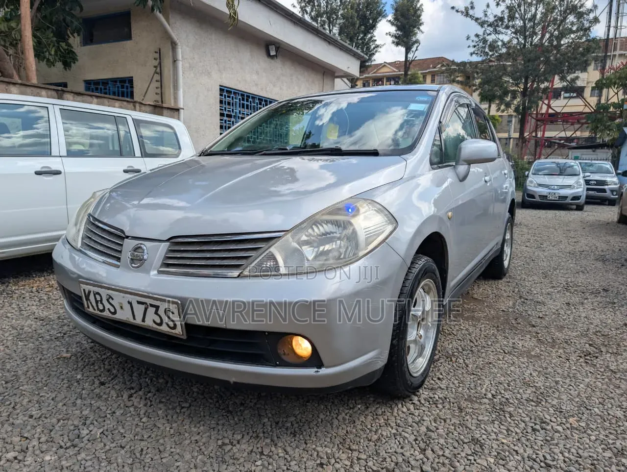 Nissan Tiida 2005 Silver