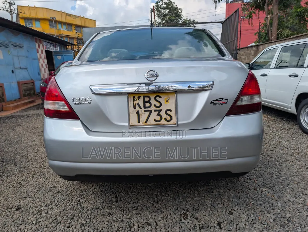 Nissan Tiida 2005 Silver