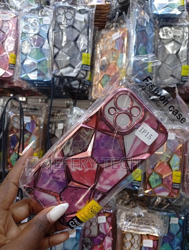 Geometric Diamond Shape Cover Designed for the iPhone 14 Pro Max. - thumbnail 2