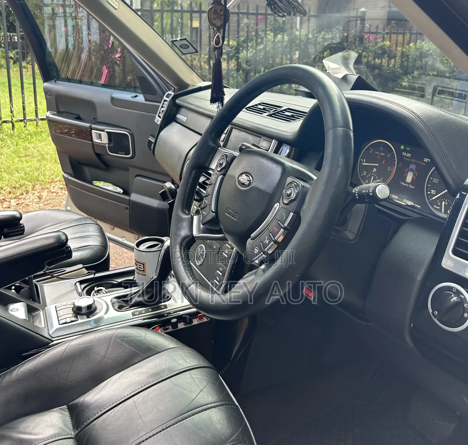 Land Rover Range Rover Vogue 2010 Gold