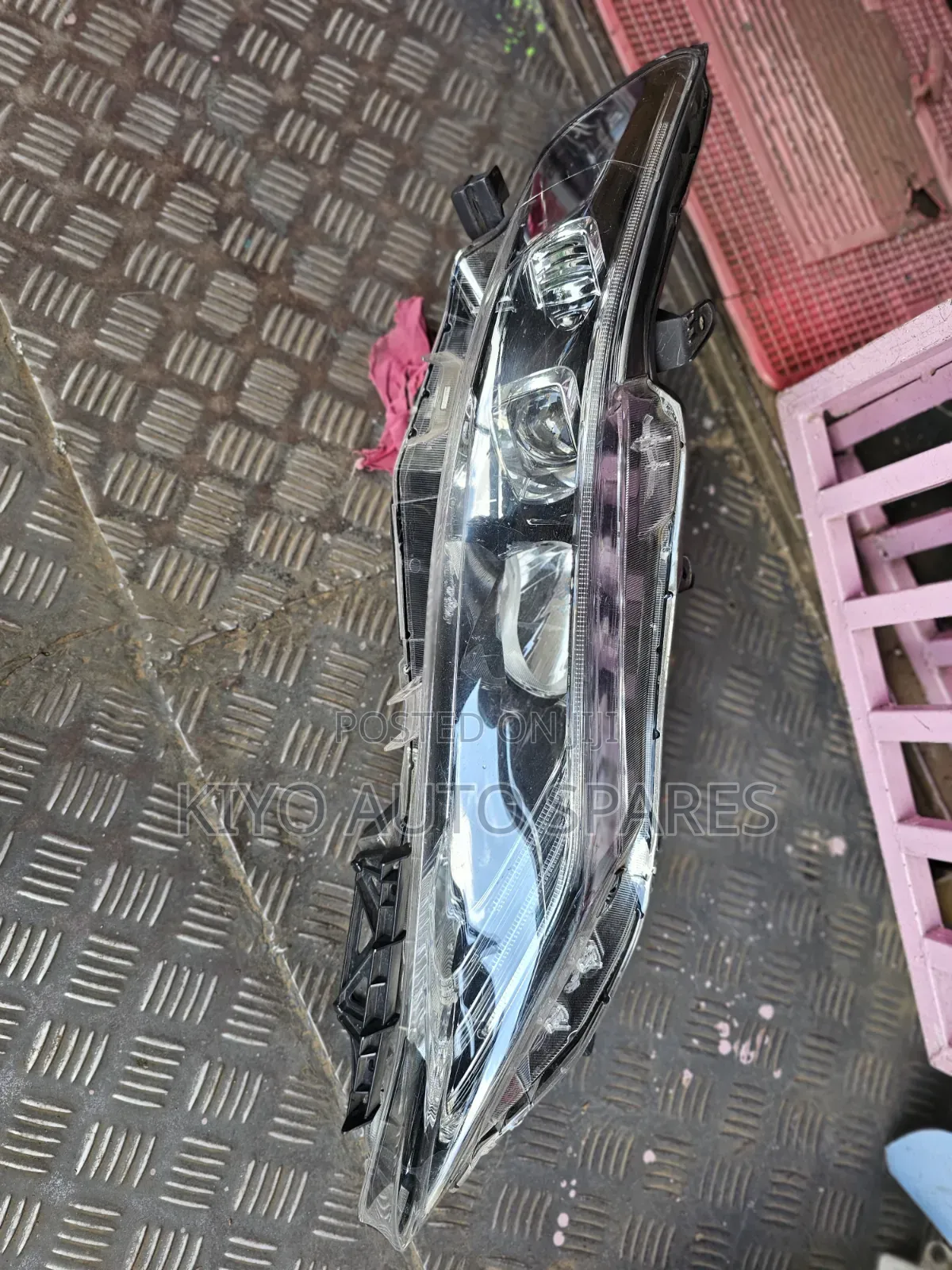 Harrier 52-147 Headlight