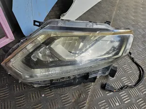 Xtrail N T 32 Headlight