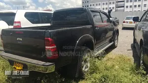 Toyota Hilux 2012 Black