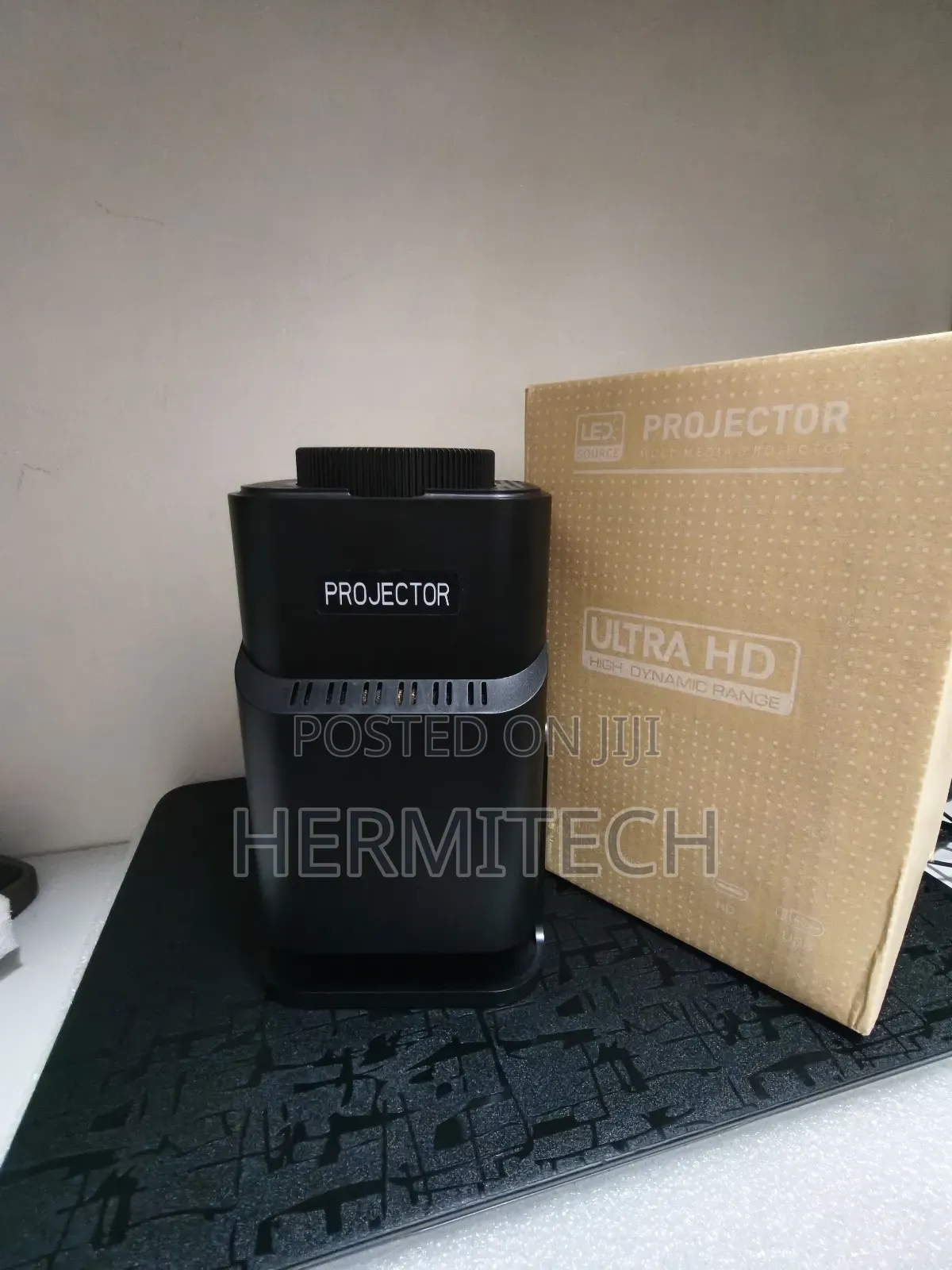 Mini Hy320 Portable Projector Built-in Android