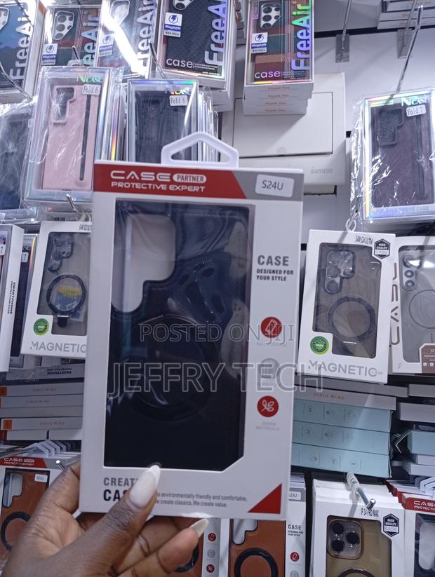 Magnetic Protective Phone Case for Samsung Galaxy S24 Ultra.