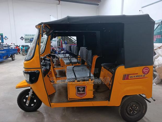 New Bajaj 2025 Yellow - thumbnail 2