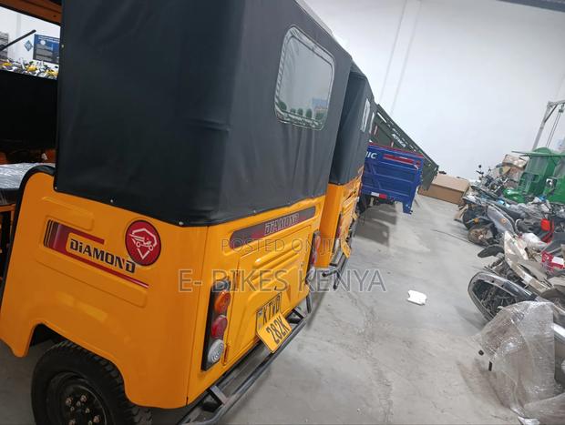 New Bajaj 2025 Yellow - thumbnail 3