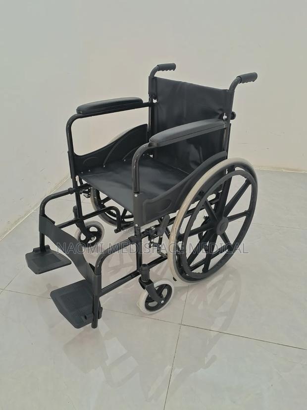 Quality Standard Wheelchair With Foot Rest