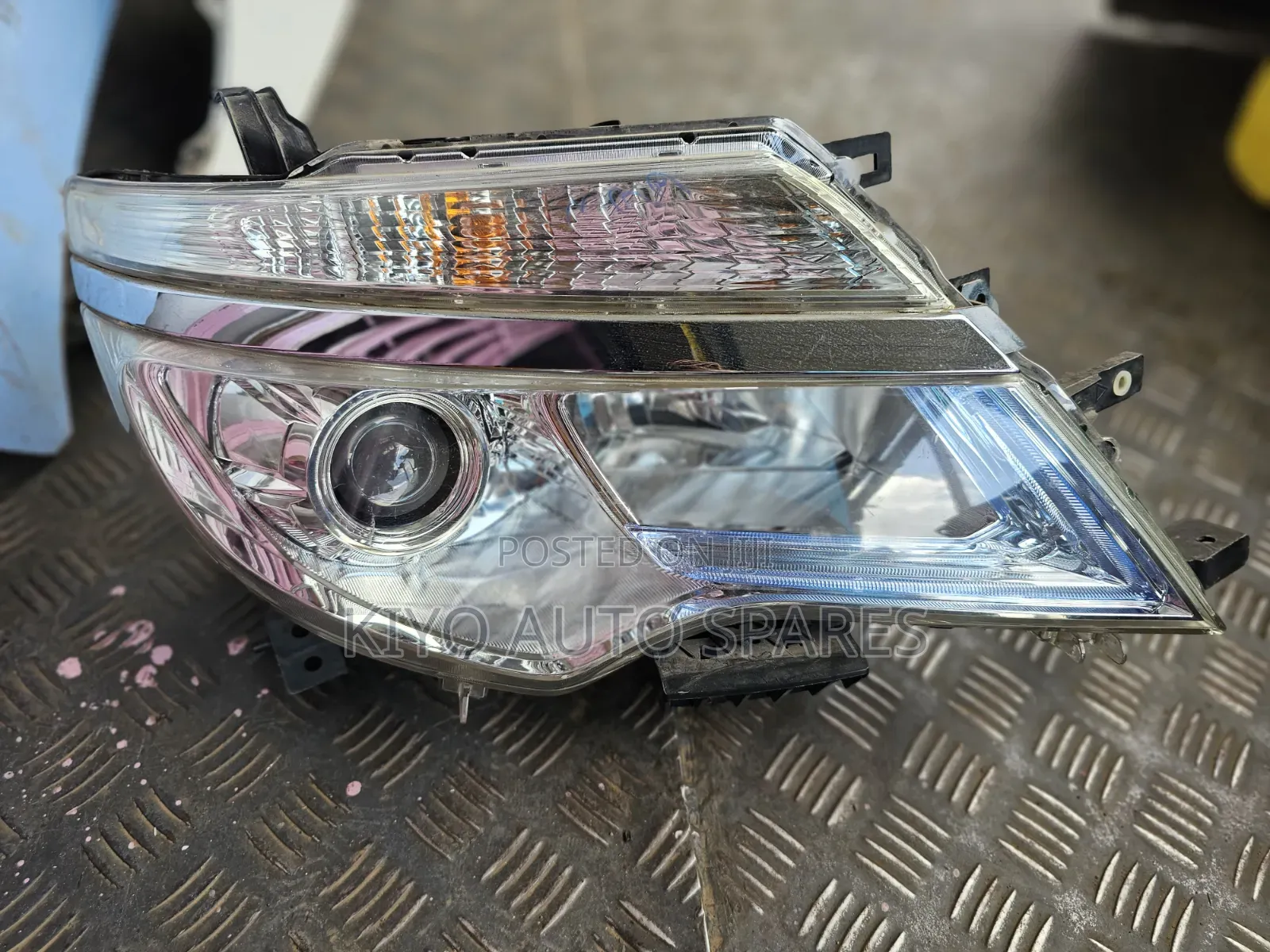 Serena Headlight