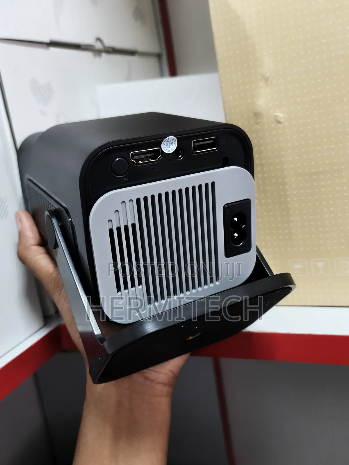 Hy Mini Projector Equipped With Hdmi Usb Port 16gb Storage Display 150