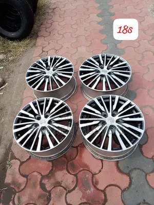 Nissan Elgrant Size 18 Inch Wheels