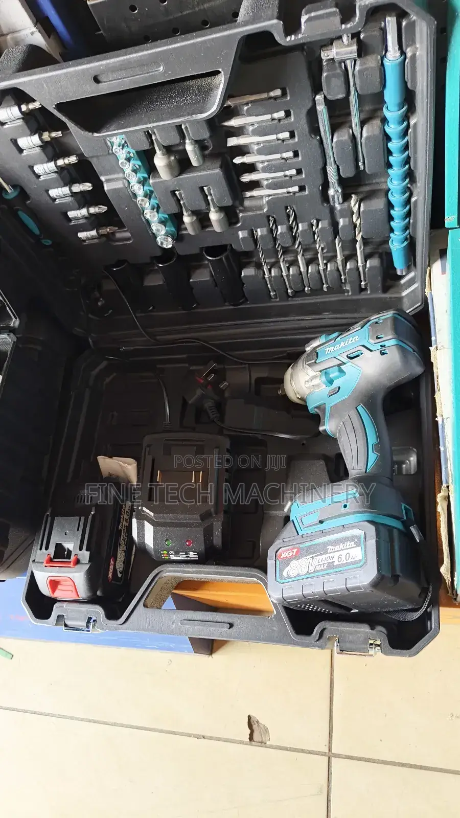 Makita Cordless Impact Wrench Kit