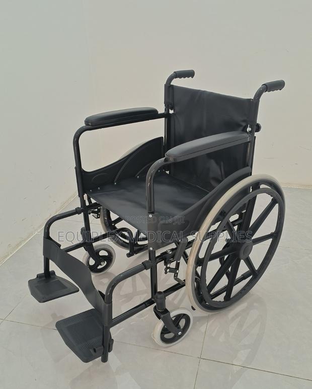 High Quality Standard Wheelchair (Foldable)