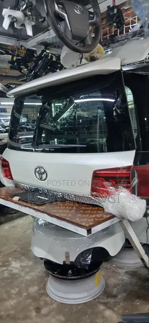 Ex Japan V8 200 Series Automatic Tailgate/Boot