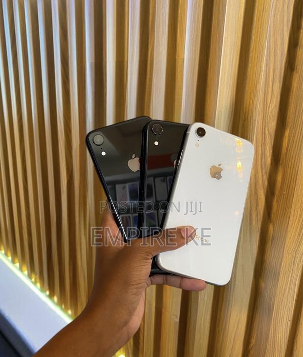 Apple iPhone XR 128 GB - main view
