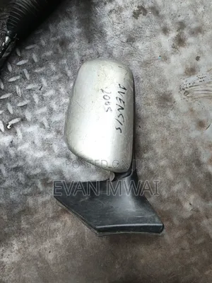 Avensis 2005 Side Mirror No Signal Left Only