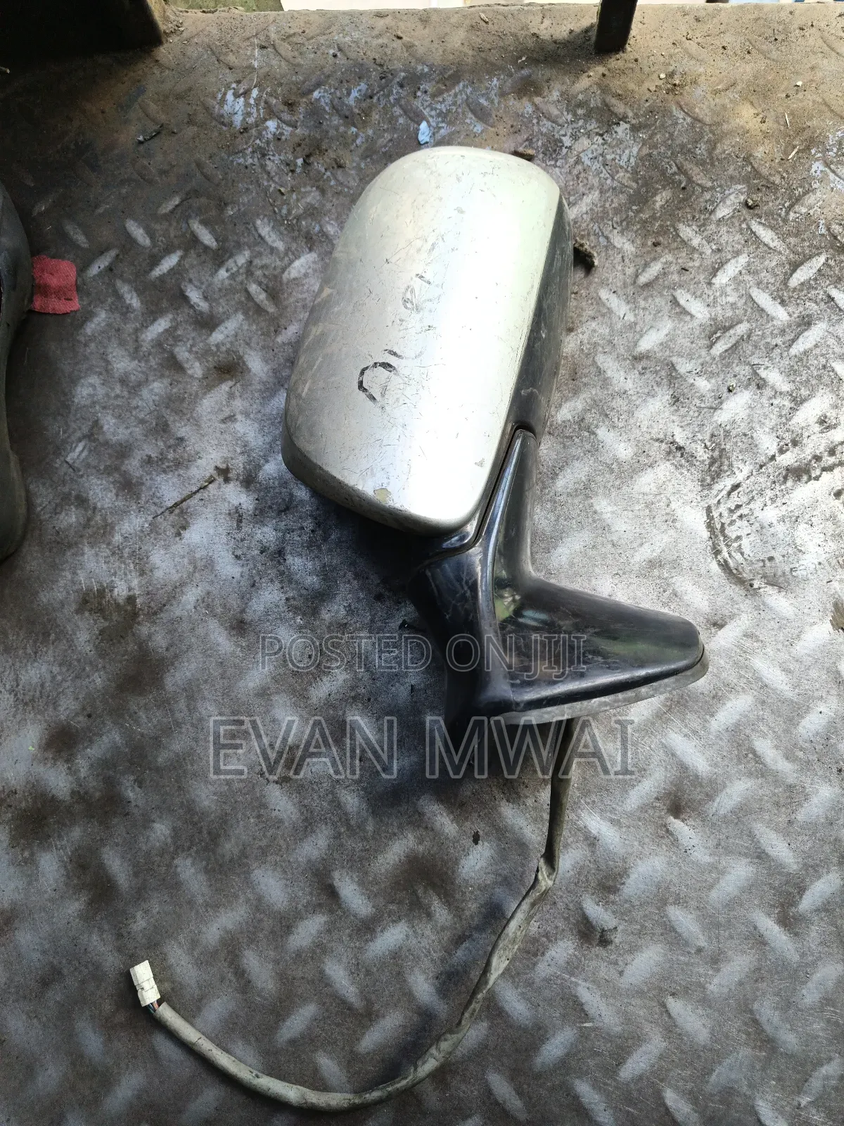Auris Side Mirror