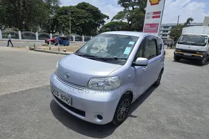 Toyota Porte 2011 Silver