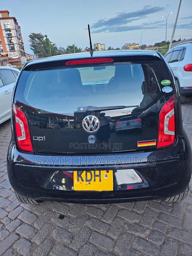 Volkswagen Up 2016 Black - thumbnail 2