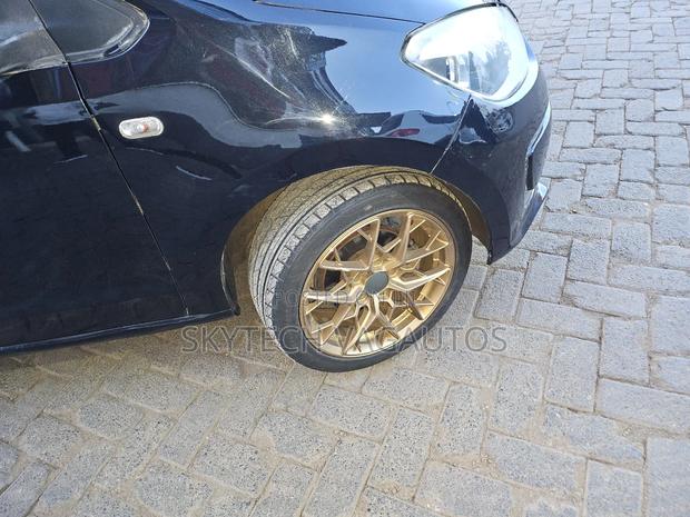 Volkswagen Up 2016 Black - thumbnail 4