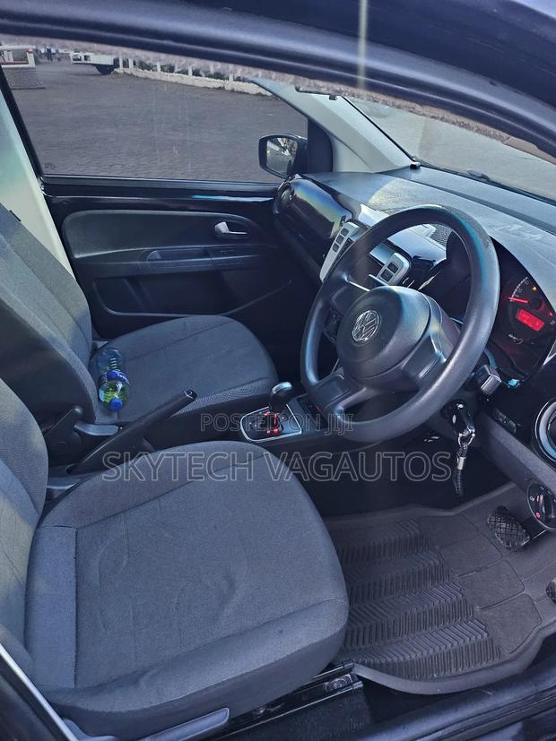 Volkswagen Up 2016 Black - thumbnail 5